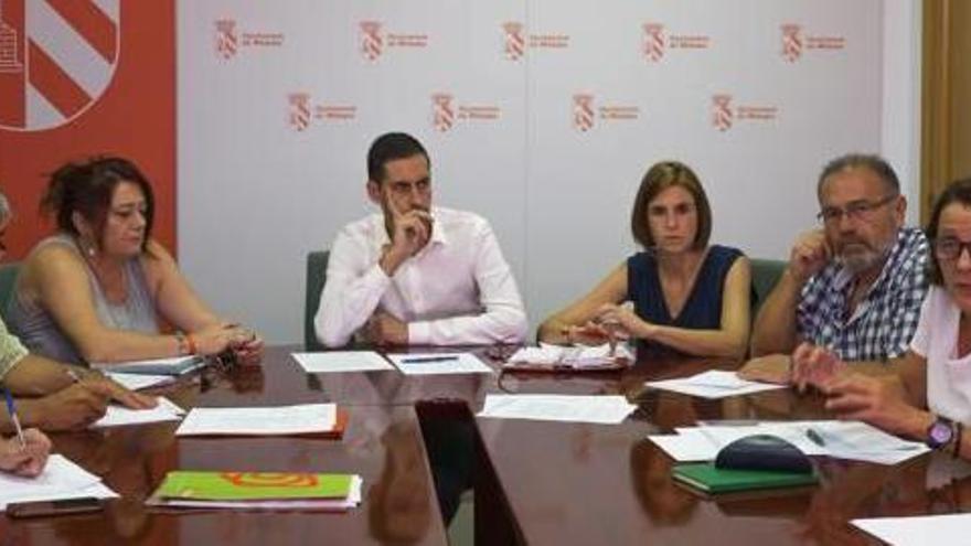 El alcalde de Mislata presidió la reunión donde se tomaron las medidas de prevención.