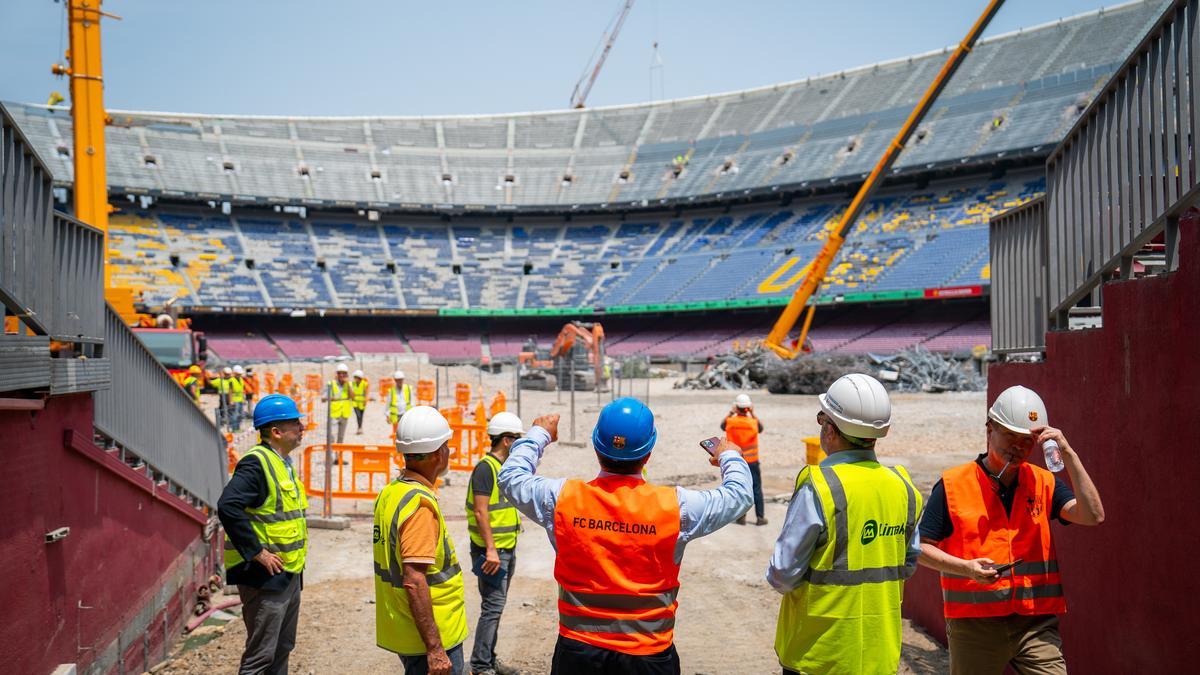 La junta directiva visita las obras del Spotify Camp Nou