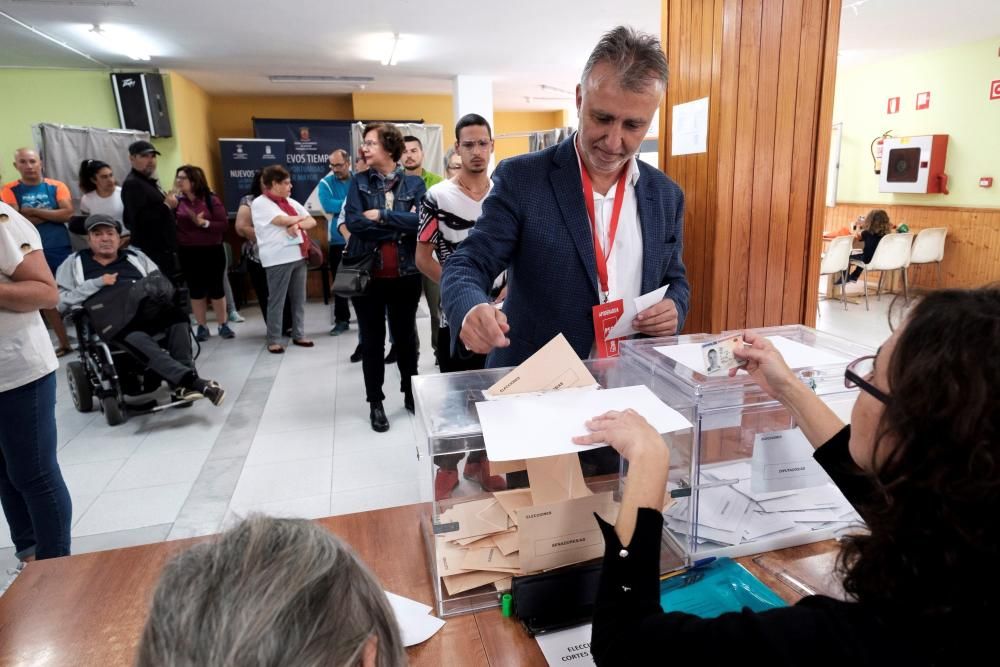 Víctor Torres vota