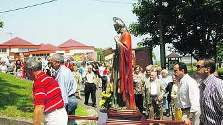 Castiello, de procesión con San Pedro para concluir