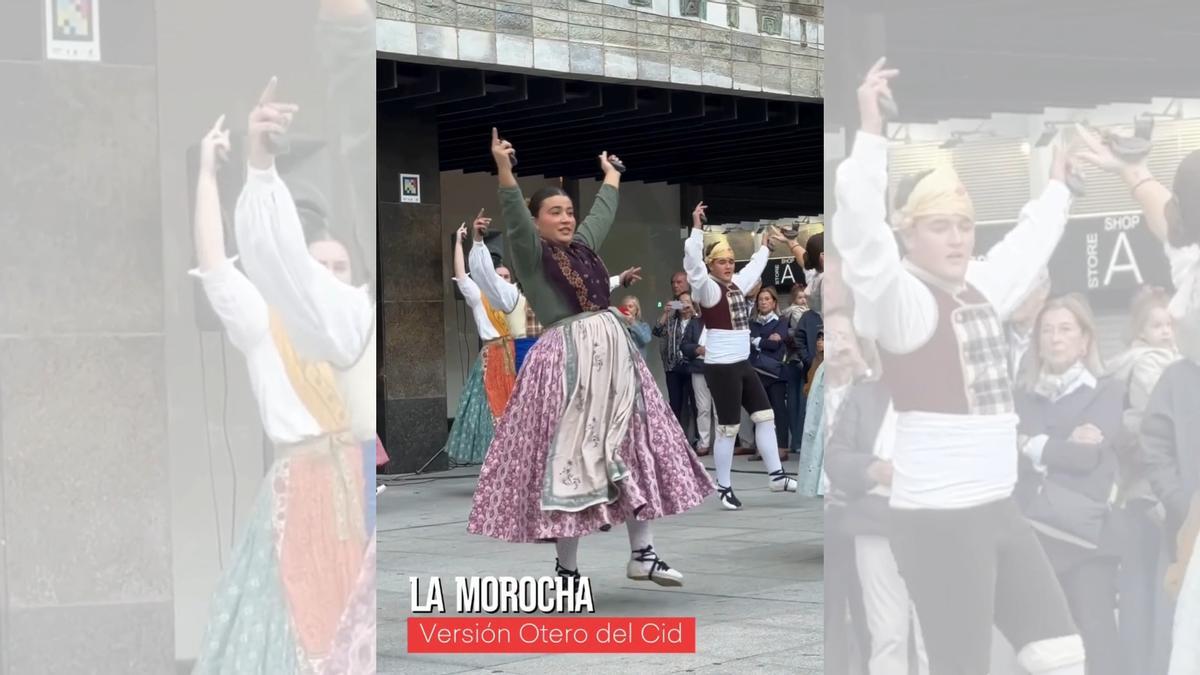 Un grupo de jota sorprende con su versión de la canción de moda en plenas Fiestas del Pilar