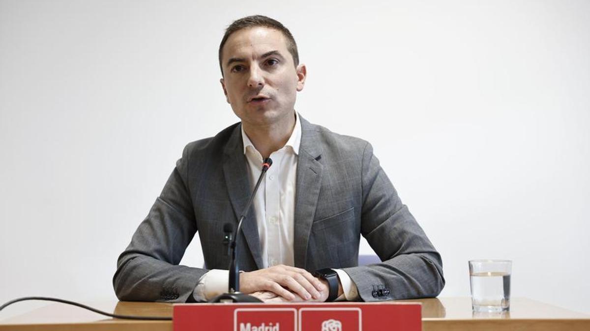 Lobato cede a la presión y dimite como secretario general del PSOE en Madrid