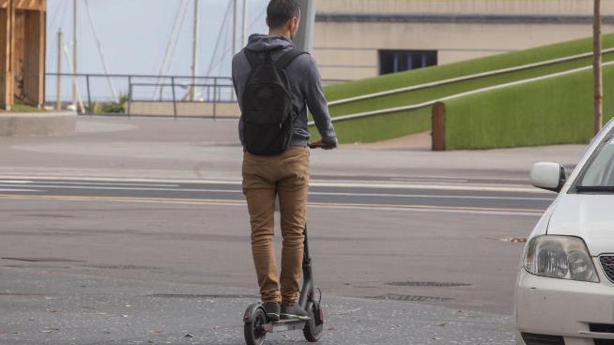 Santa Cruz de Tenerife establece siete reglas y multas para el uso de los patinetes eléctricos