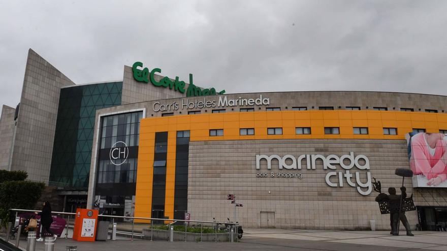 Fachada de Marineda City, con el edificio del Corte Inglés al fondo. |   // VÍCTOR ECHAVE