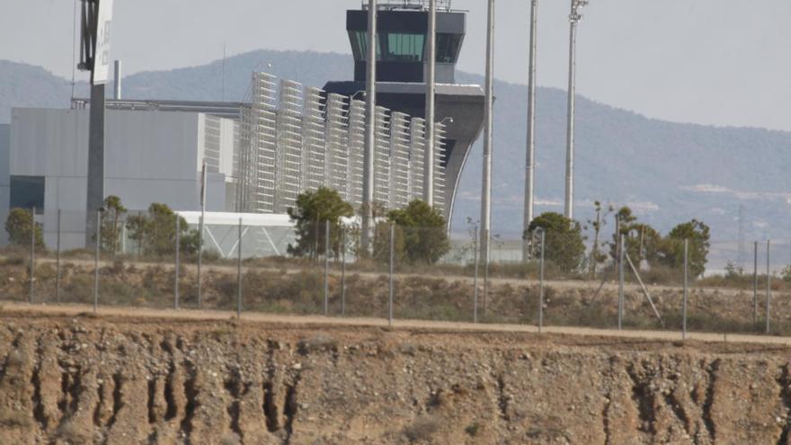 Los empresarios se oponen a que Aena gestione el aeropuerto de Corvera 