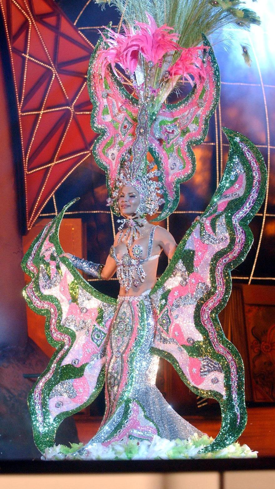 Torres como candidata a reina del carnaval 2005