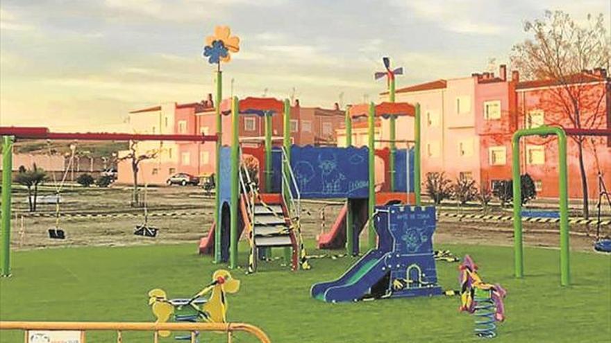 El Ayuntamiento de Coria crea nuevas zonas de juego para los niños