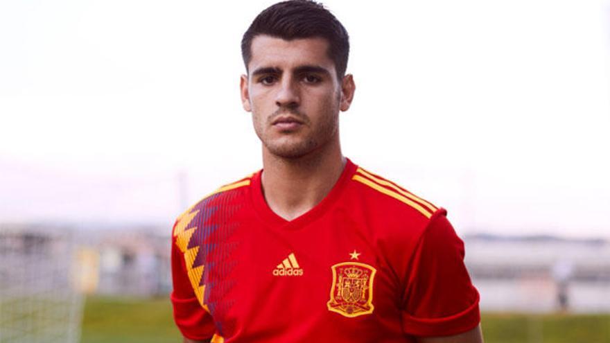 Morata amb la polèmica samarreta.