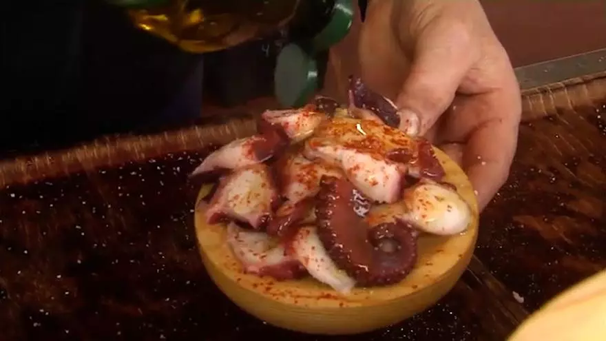 Las lonjas gallegas subastan la mitad de pulpo que hace un año