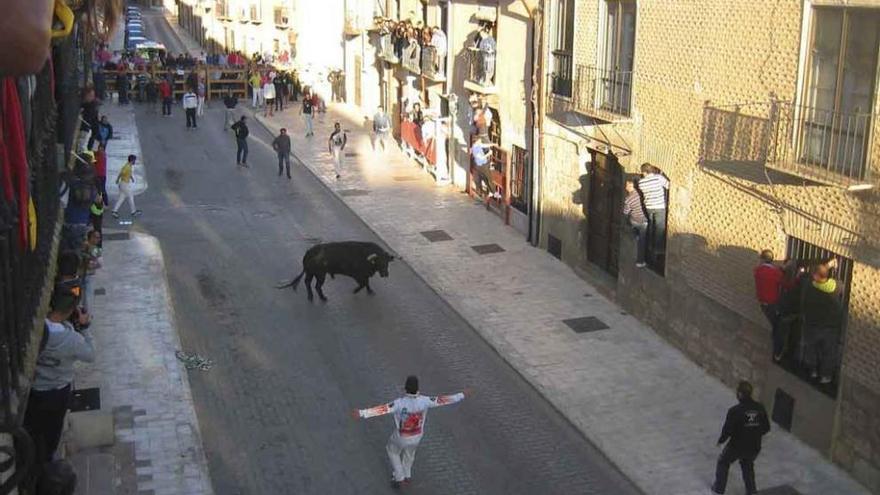 Un encierro muy rápido da paso a un toro de cajón que se prolonga más de una hora