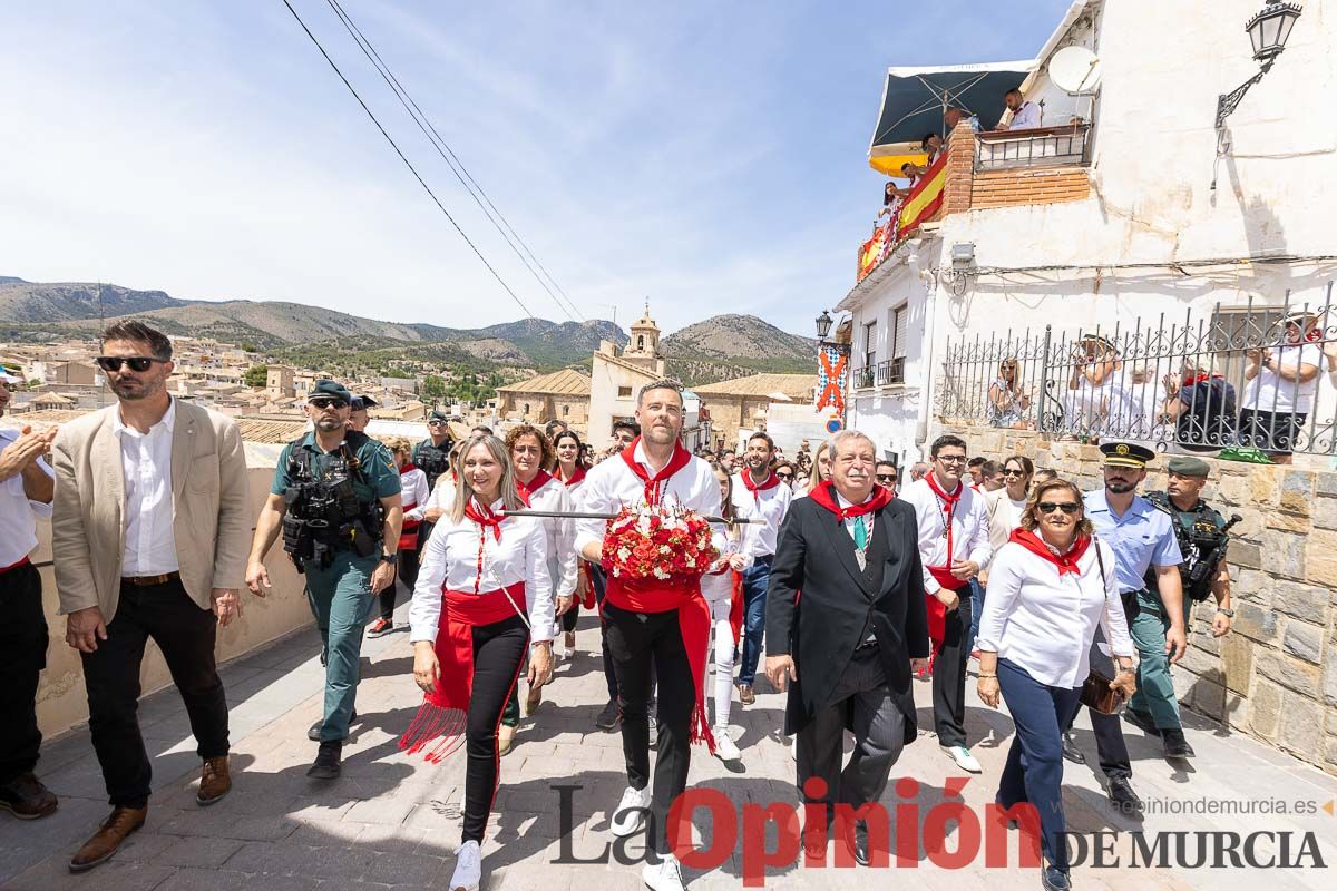 Bandeja de flores y ritual de la bendición del vino en las Fiestas de Caravaca