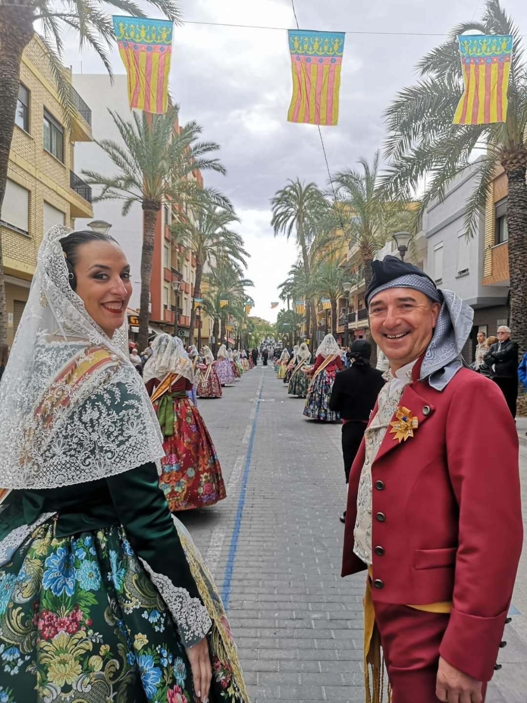 Las seis comisiones de Riba-roja de Túria celebran la Ofrenda a la Mare de Déu dels Desamparats