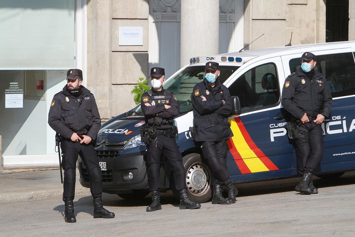 Policías nacionales de Ourense, en una imagen de archivo.