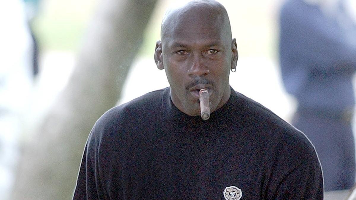 Michael Jordan, con un puro y la cuenta corriente a tope