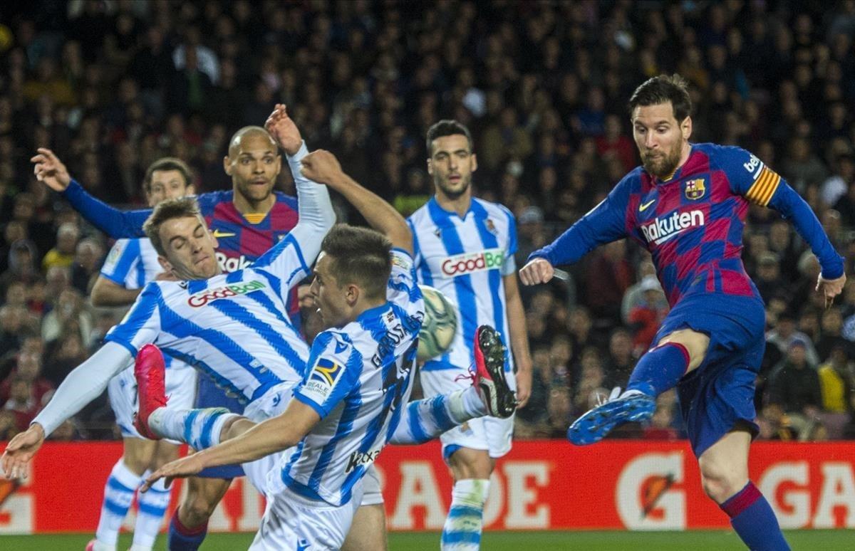 La Real ahogó a Messi. Y hasta diseñó una manera nueva de defender las faltas