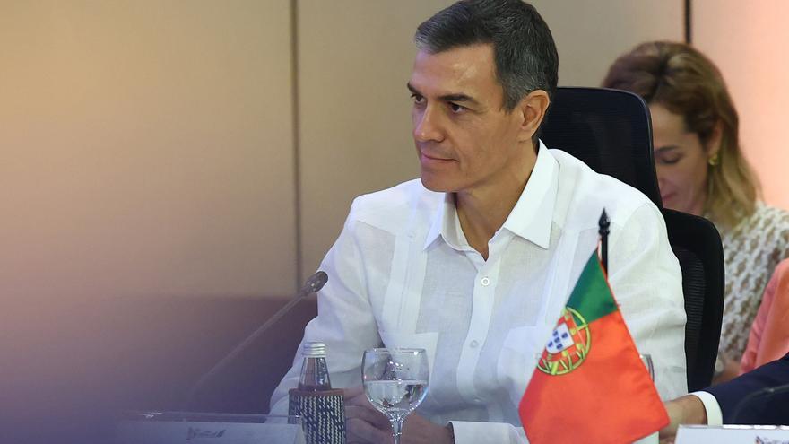 Sánchez clausura el acto de presentación del informe 'Infancia digital 2025'