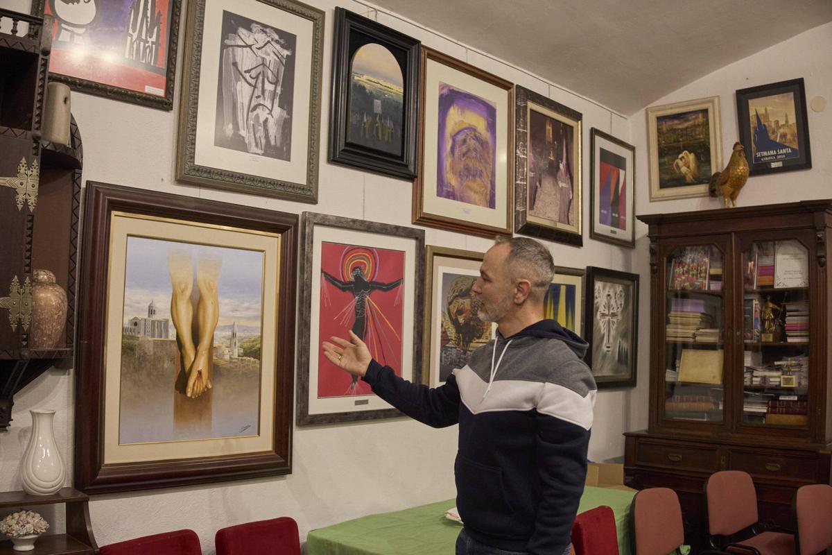 Un gironí recrea la processó de Girona amb figures de paper