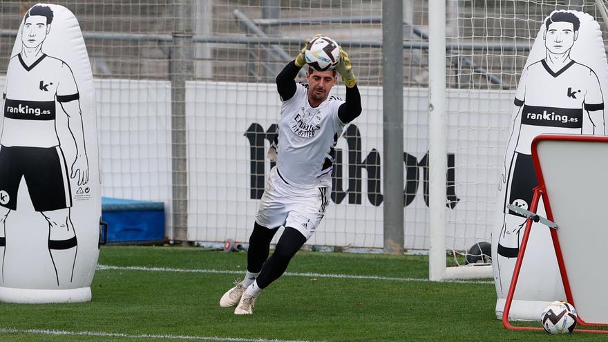 Courtois, en un entrenamiento en Valdebebas.