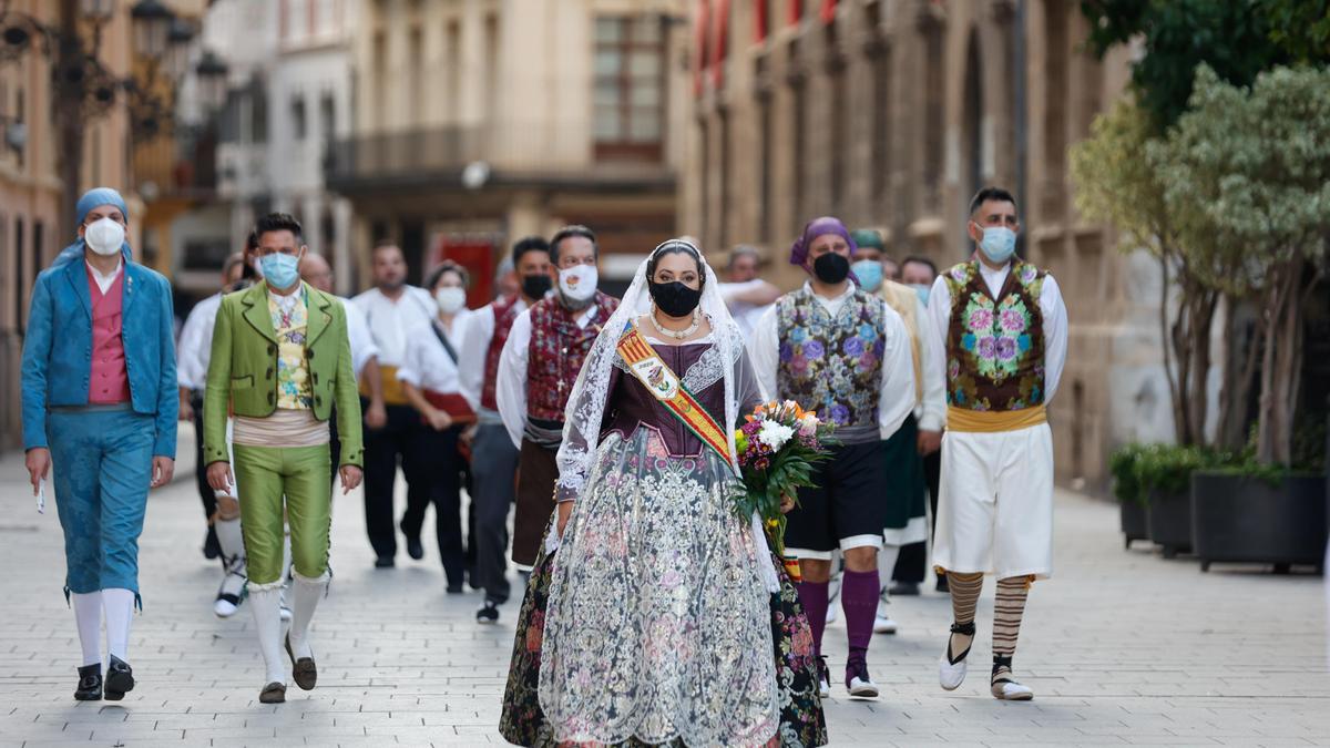 Búscate en el segundo día de Ofrenda por la calle Caballeros (entre las 18.00 y las 19.00 horas)