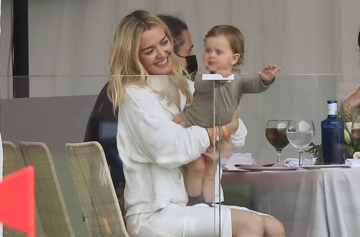 Marta Ortega con su hija Matilda en brazos