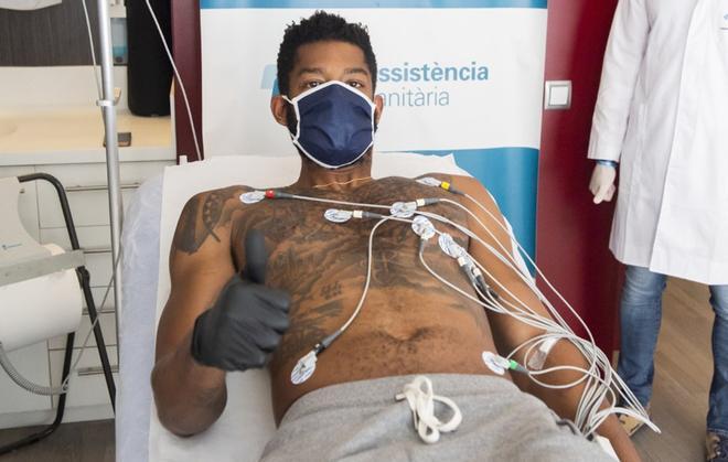 Los jugadores de baloncesto del FC Barcelona pasan los exámenes médicos del coronavirus