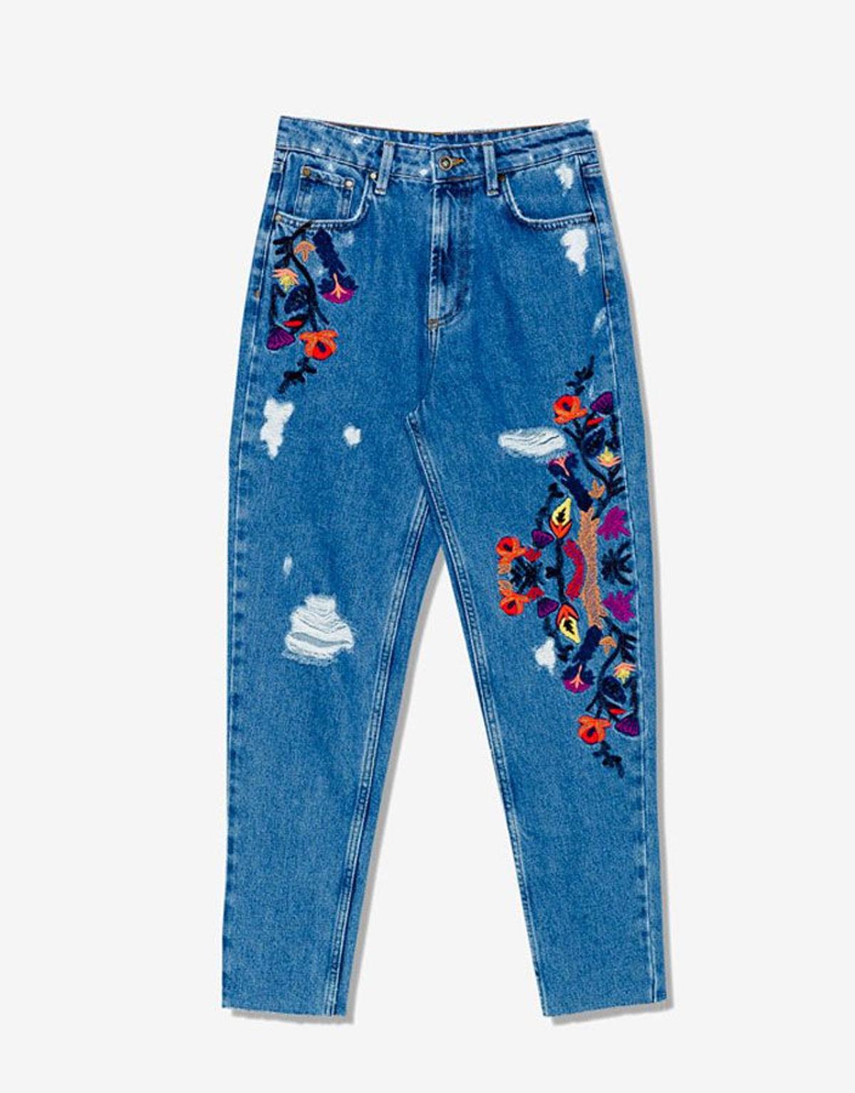 Jeans bordados de Pull&amp;Bear