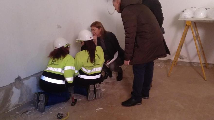 Clara San Damián, Efrén Fernández y Luciano Huerga esta mañana en Benavente.