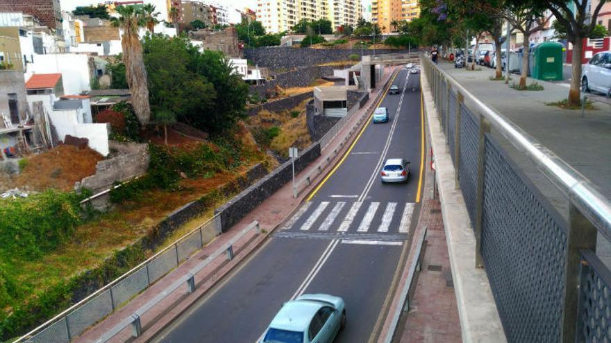 La vía del barranco Santos en el ámbito del puente Zurita.