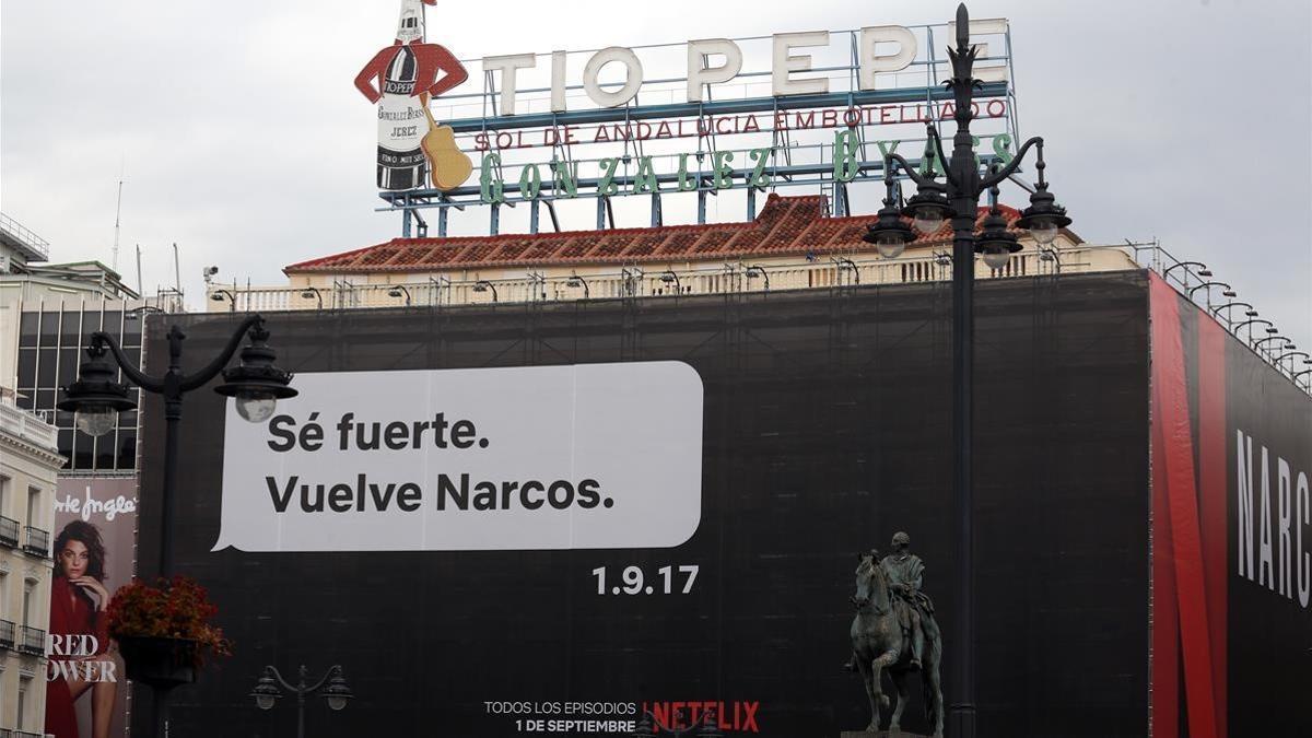 La campaña de Netflix en Madrid inspirada en Rajoy: &quot;Sé fuerte. Vuelve Narcos&quot;