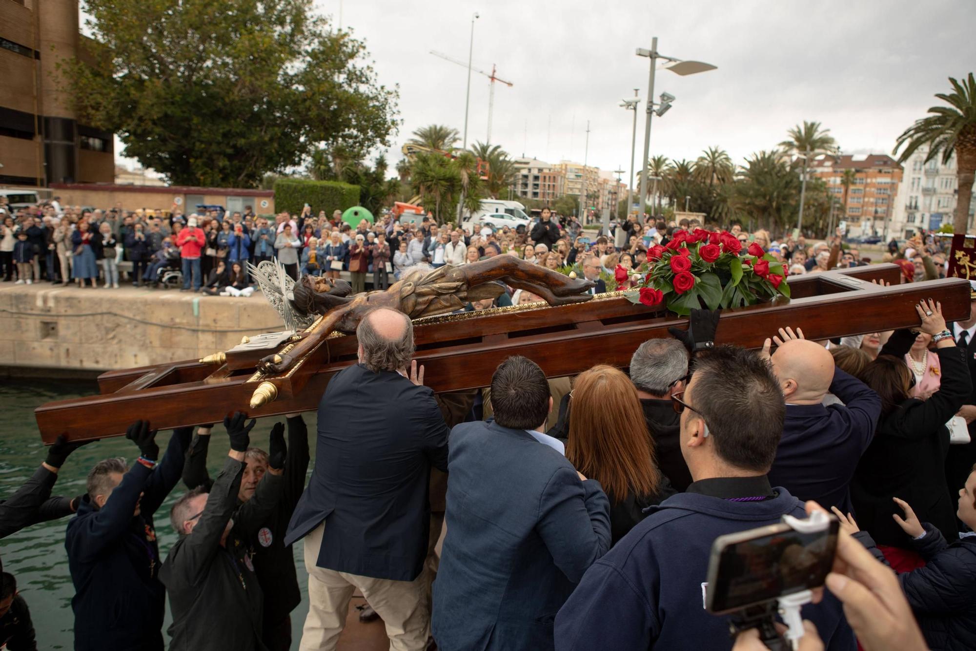 El Cristo del Grao inicia sus fiestas con la llegada al Puerto