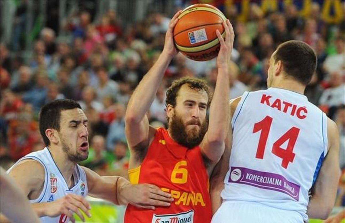 Sergio Rodriguez disputa una pilota durant el partit davant Sèrbia. Sergio Rodriguez disputa una pilota durant el partit davant Sèrbia.