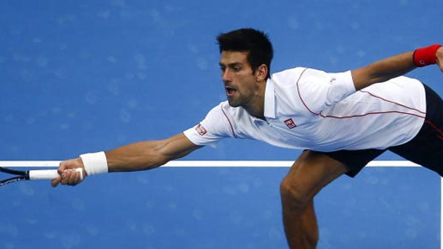 Djokovic elimina a Verdasco y se aferra al número uno