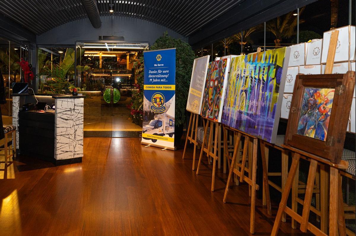 Highlight des Abends war eine Kunstversteigerung.