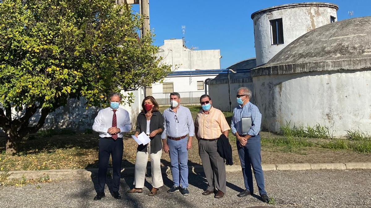 Visita de las autoridades a los terrenos donde se ubicará el nuevo centro de salud de Villarrubia.