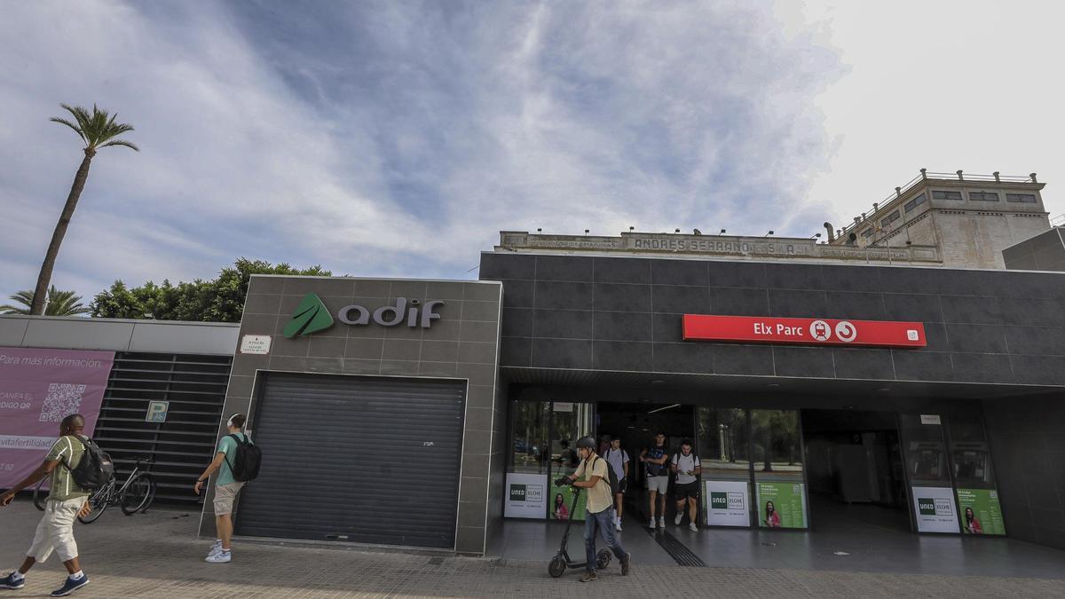 Estación de tren de Elx-Parc, donde se multiplican las quejas a Adif en los últimos años