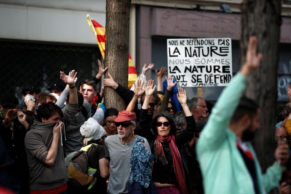 Disturbis a París durant la manifestació de l'1 de maig