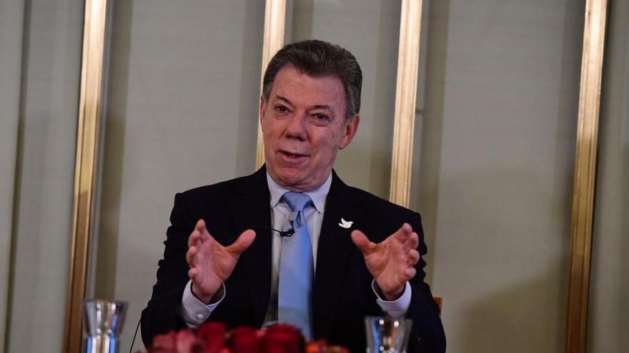 Santos dice en Noruega que el Nobel de la paz fue &quot;un regalo del cielo&quot; para salvar el pacto con las FARC