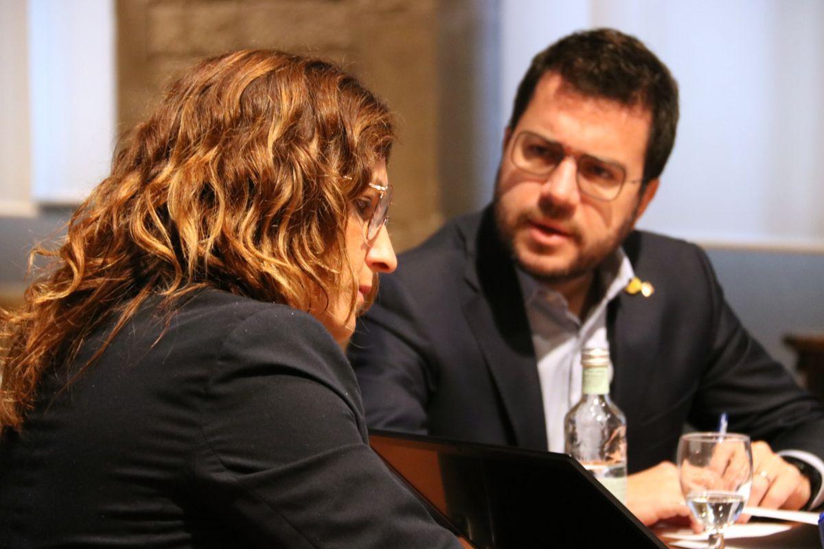 El presidente del Govern, Pere Aragonèsreunido con la consejera Laura Vilagrà.