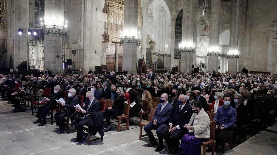 La reina emérita, doña Sofía, asiste al tradicional evento a beneficio de Projecte Home en la Catedral de Mallorca