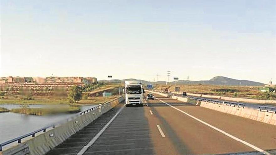 En junio se reabrirán al tráfico los carriles del puente de Mérida dirección Madrid