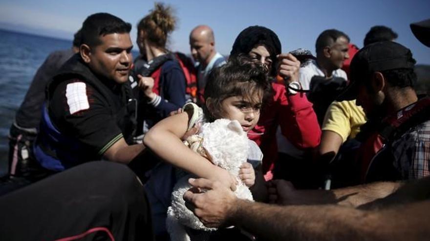 Críticas a May por cancelar el programa de acogida de niños refugiados
