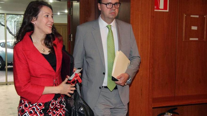 Mercedes Martín, directora general de Carbunión, y Óscar Lapastora, presidente de la patronal minera.