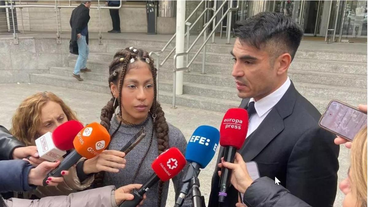 La becaria de Nacho Cano sale cantando del juzgado