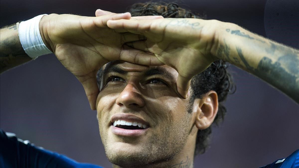 jdomenech38649765 madrid       27 05 2017        neymar  busca a su hijo entre201116143749