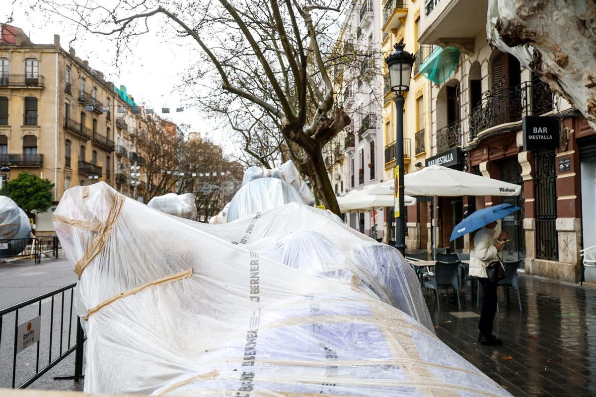 Las primeras piezas de la falla Exposición  ya están en la calle