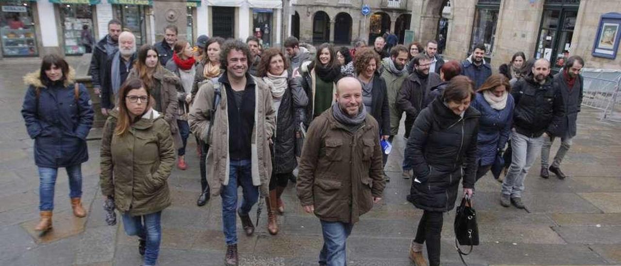 Miembros del Consello das Mareas, con Villares en primer término, el 28 de enero en Santiago. // X. Álvarez