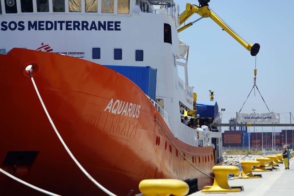 El 'Aquarius' abandona València para seguir con su labor humanitaria