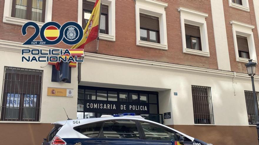 Dos detenidos en Los Alcázares por arrebatar casi 53.000 euros a una mujer cuando iba a ingresarlos en un banco de Alicante