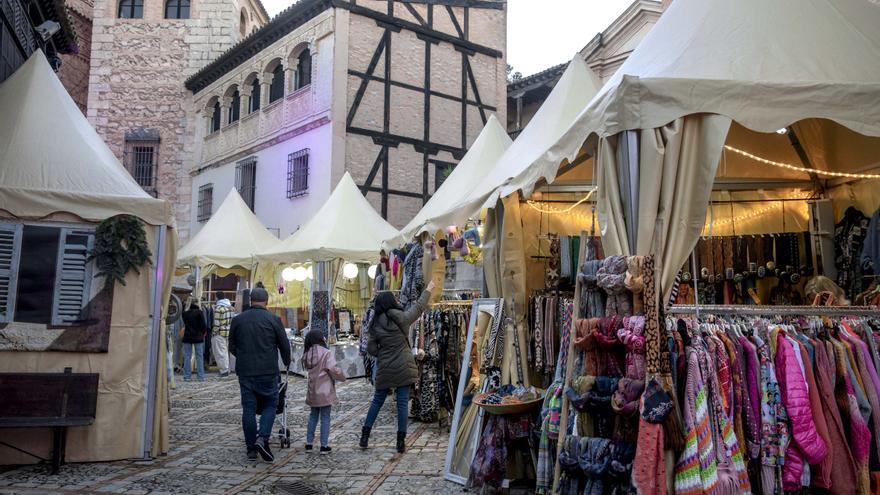 El Mercadillo de Navidad del Pueblo Español abre sus puertas