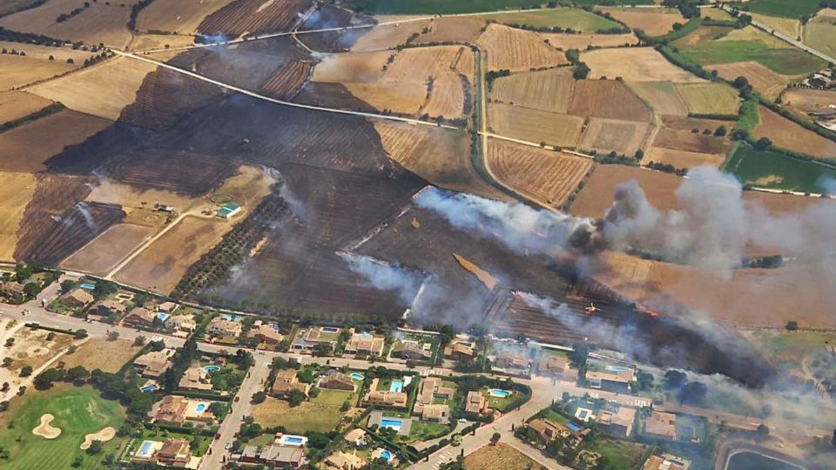L’incendi de Peralada del diumenge va cremar 32 hectàrees i ha estat el més intens de l’any. | BOMBERS